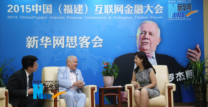 羅杰斯接受新華網(wǎng)思客專訪。