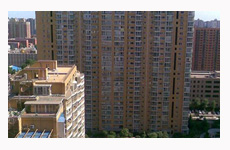 京朗琴園小區遭貼大字報 業委會主任告業主