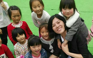 “我可以叫你媽媽嗎？”——一位基層女代表和她的希望小學(xué)