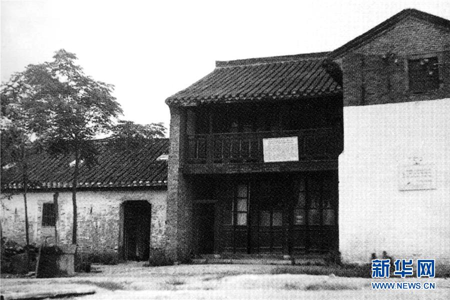 （人民海軍70年&middot;新華全媒頭條&middot;圖文互動(dòng)）（1）向著深藍(lán)出發(fā)&mdash;&mdash;獻(xiàn)給人民海軍成立70周年