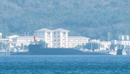 亞龍灣驚現4艘核潛艇