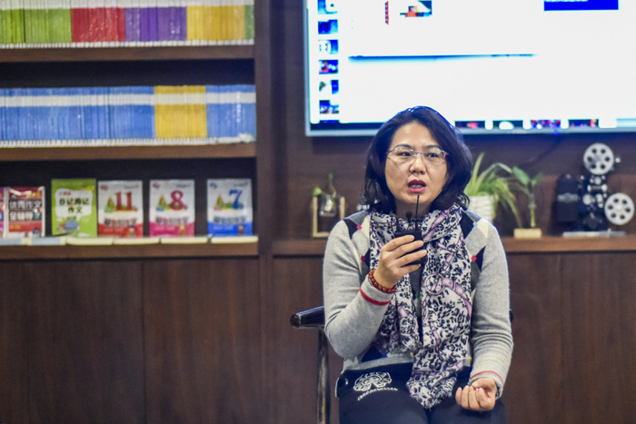 王煥：唐卡現在發展得很好。一個是國家非遺政策的保護，第二唐卡技藝本身很精良，做唐卡的這些藝人始終保有著工匠精神，做出來的東西令人稱贊，它自然能慢慢傳播開來。