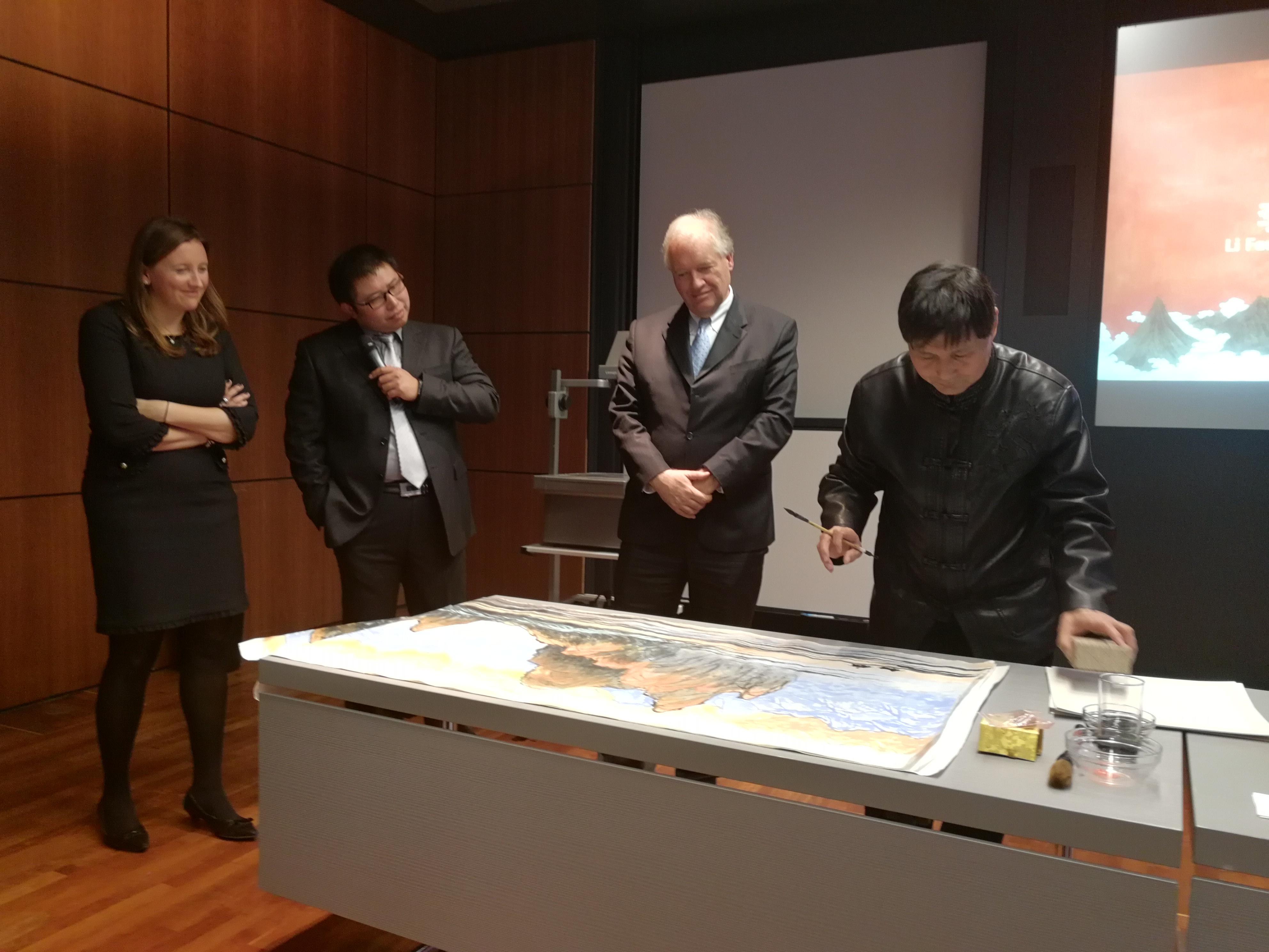 作為一個藝術家，我也要為這個國家和社會做一點自己的貢獻。在這次跨國文化交流活動中，作為唯一的隨團畫家，我創作出了多幅以&ldquo;一帶一路&rdquo;為主題的中國畫。