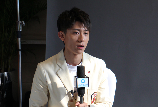 國有棟梁，大愛無疆；爾如嫩草，小愛芬芳。