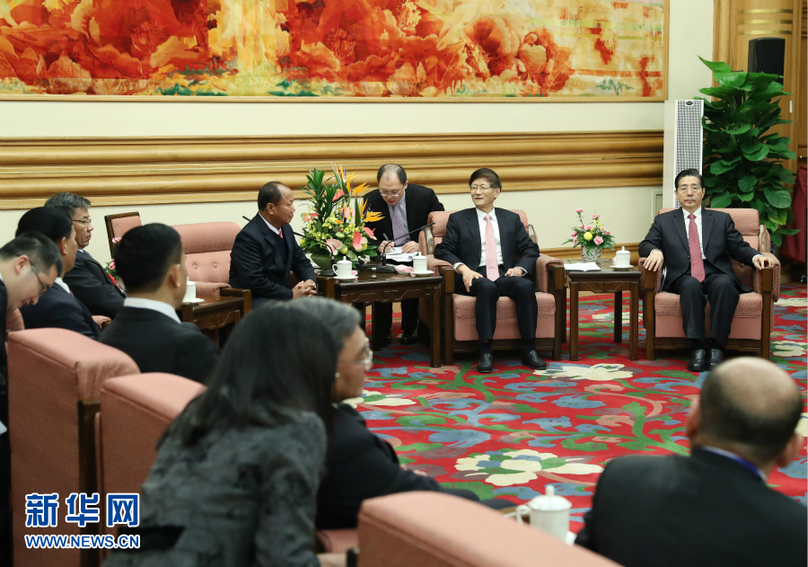 12月27日，中共中央政治局委員、中央政法委書記孟建柱在北京集體會(huì)見出席湄公河流域執(zhí)法安全合作機(jī)制成立五周年部長級(jí)會(huì)議的各國代表團(tuán)團(tuán)長。新華社記者 王曄 攝 