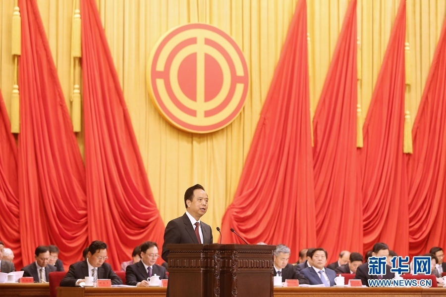 4月27日，慶祝&ldquo;五一&rdquo;國際勞動節暨全國五一勞動獎和全國工人先鋒號表彰大會在北京人民大會堂舉行。中共中央政治局委員、中華全國總工會主席李建國出席大會并講話。新華社記者 才揚 攝 