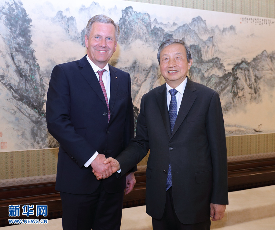 6月13日，國務院副總理馬凱在北京中南海紫光閣會見德國前總統、全球中小企業聯盟全球主席武爾夫。 新華社記者 王曄 攝 