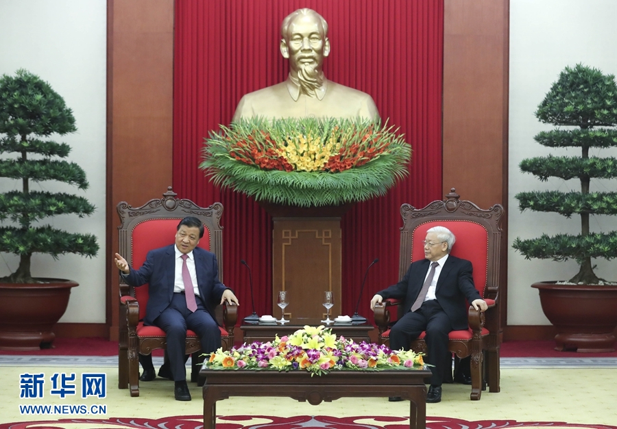 應(yīng)越南共產(chǎn)黨邀請(qǐng)，中共中央政治局常委、中央書記處書記劉云山9月18日至19日對(duì)越南進(jìn)行正式訪問(wèn)。這是9月18日，劉云山在河內(nèi)會(huì)見(jiàn)越共中央總書記阮富仲。 新華社記者 龐興雷 攝