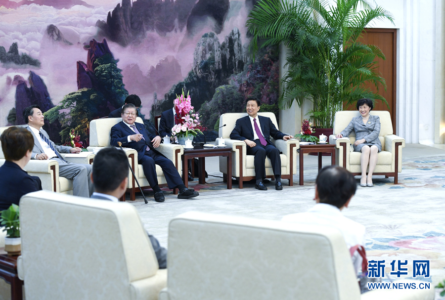 9月20日，國(guó)家副主席李源潮在北京會(huì)見(jiàn)由黨的最高顧問(wèn)、前眾議長(zhǎng)橫路孝弘率領(lǐng)的日本民進(jìn)黨政治家代表團(tuán)。 新華社記者 張領(lǐng) 攝 