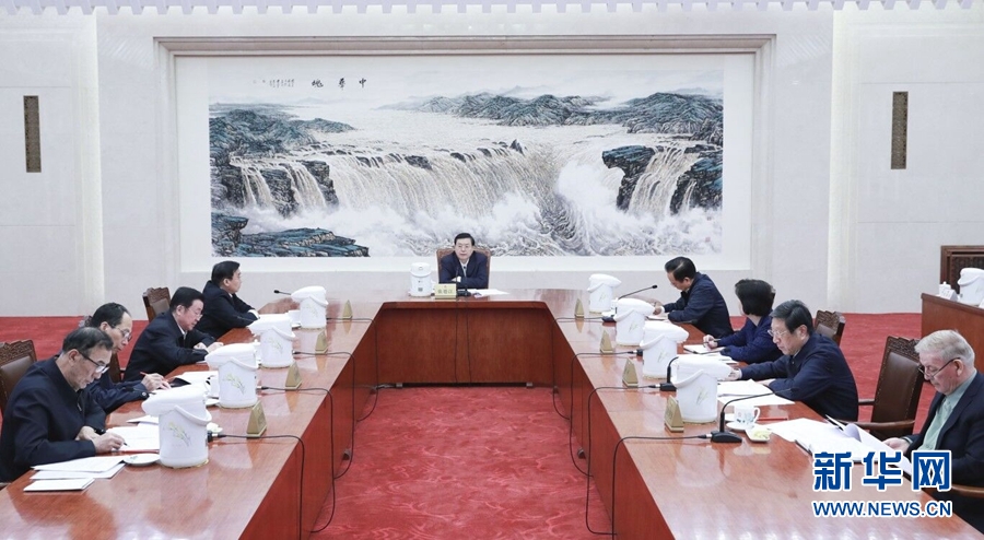 1月22日，中共十二屆全國人大常委會(huì)黨組在北京召開會(huì)議，認(rèn)真學(xué)習(xí)領(lǐng)會(huì)習(xí)近平總書記在黨的十九屆二中全會(huì)上的重要講話精神，研究全國人大常委會(huì)貫徹落實(shí)全會(huì)精神、做好憲法修改相關(guān)工作。全國人大常委會(huì)委員長、常委會(huì)黨組書記張德江主持會(huì)議并講話。新華社記者 丁林 攝