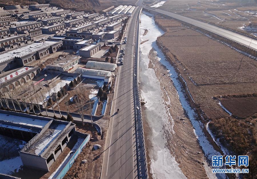 （圖文互動&middot;新華全媒頭條）（5）讓農(nóng)民致富奔小康的道路越走越寬廣&mdash;&mdash;黨的十八大以來以習(xí)近平同志為核心的黨中央關(guān)心農(nóng)村公路發(fā)展紀(jì)實