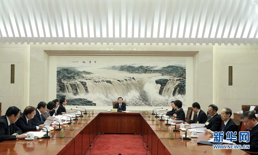 2月23日，十二屆全國人大常委會第一百一十三次委員長會議在北京人民大會堂舉行，張德江委員長主持。 新華社記者 劉衛(wèi)兵 攝