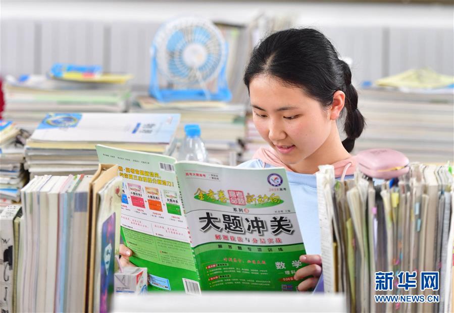 （社會）（3）苗山脫貧影像志&mdash;&mdash;高三學生的大學夢 