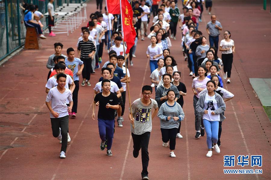 （社會）（10）苗山脫貧影像志&mdash;&mdash;高三學(xué)生的大學(xué)夢 