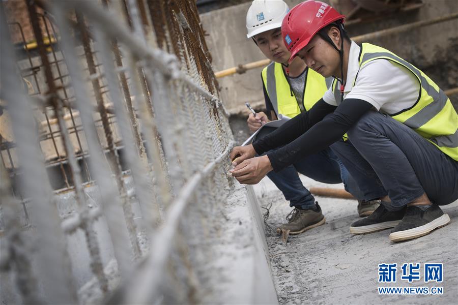 （新時代奮斗者&middot;圖文互動）（1）當(dāng)一群&ldquo;90后&rdquo;與工地相遇&mdash;&mdash;記奮戰(zhàn)在軍運(yùn)會工地上的90后新農(nóng)民工