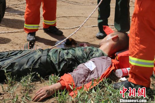 大喊“危險別來”的被救夫婦說:他跟孩子一樣親