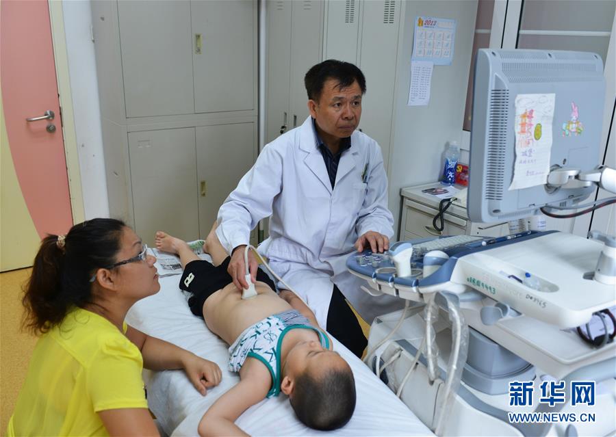 （新華全媒頭條&middot;圖文互動）（4）以生命的名義&mdash;&mdash;獻給首個&ldquo;中國醫師節&rdquo;