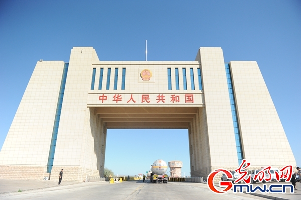 【新時(shí)代&middot;幸福美麗新邊疆】讓幸福美麗常駐新時(shí)代&mdash;&mdash;網(wǎng)媒沉浸體驗(yàn)新疆之&ldquo;新&rdquo;