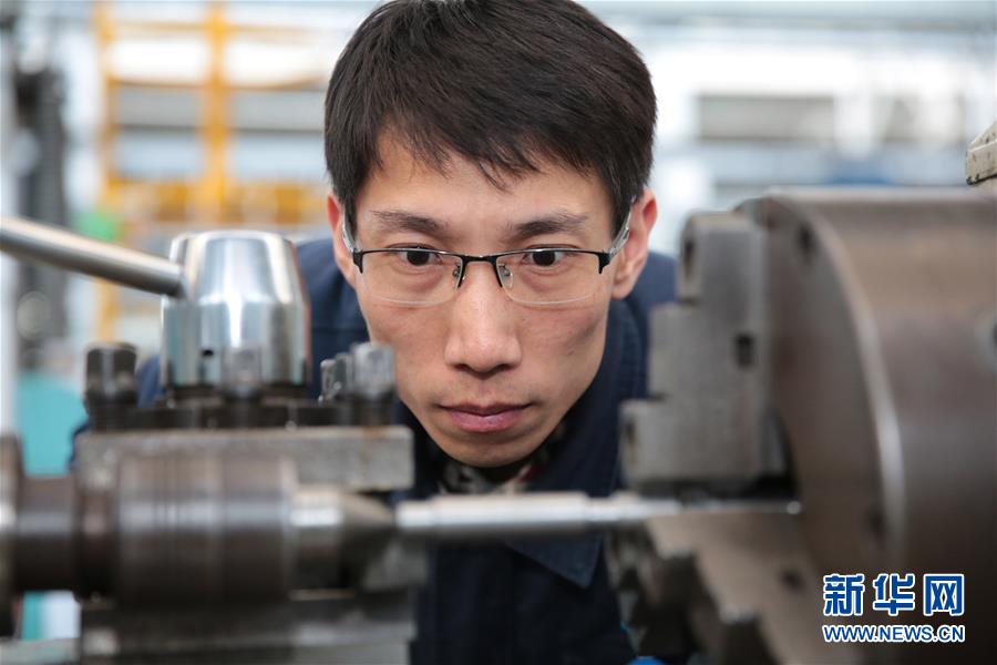 (圖文互動)(2)他用匠心守護飛機心臟——記中國航發沈陽黎明航空發動機有限責任公司一線工人洪家光