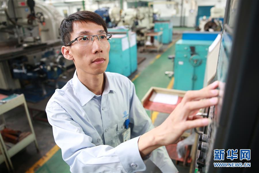 (圖文互動)(3)他用匠心守護飛機心臟——記中國航發沈陽黎明航空發動機有限責任公司一線工人洪家光