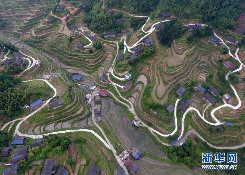 （輝煌60年&middot;壯美新廣西&middot;圖文互動(dòng)）（1）奮力書(shū)寫(xiě)壯鄉(xiāng)反貧困歷史新篇章&mdash;&mdash;廣西干部群眾接續(xù)奮斗脫貧攻堅(jiān)觀察