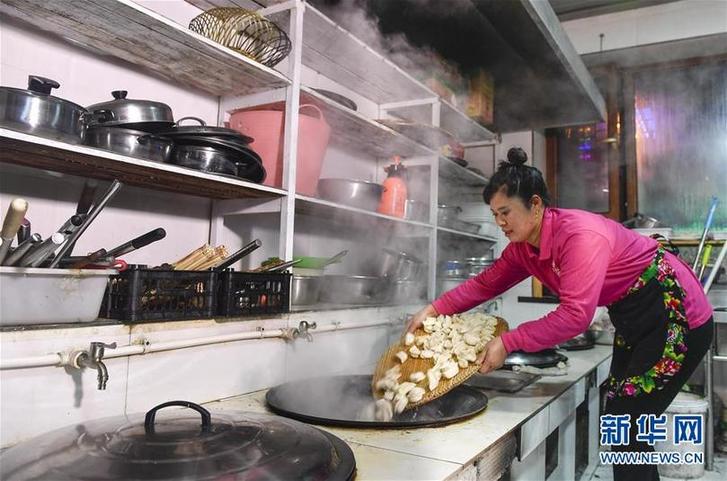（在習近平新時代中國特色社會主義思想指引下——新時代新作為新篇章·圖文互動）（6）三年，從無名小屯到聲名遠播——這個“雪鄉(xiāng)”是如何做到的？