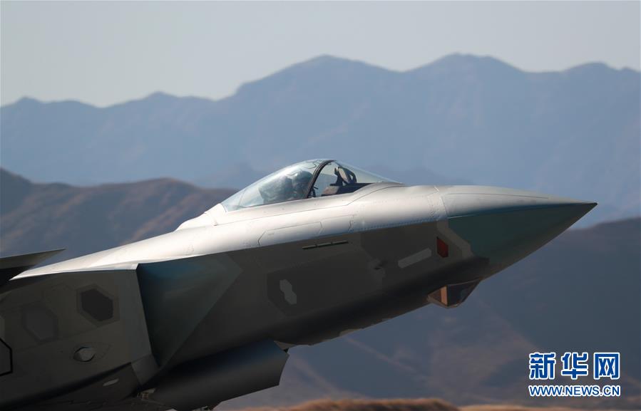 （人民空軍70年&middot;圖文互動）人民空軍航空兵體系作戰能力實現新跨越