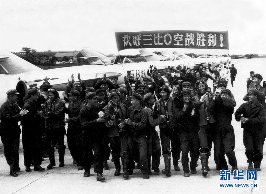 （新華全媒頭條&middot;人民空軍70年&middot;圖文互動）（4）陽光照耀奮飛的航程&mdash;&mdash;黨中央、中央軍委和習主席關心人民空軍建設發展紀實
