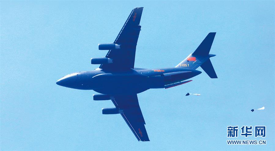 （新華全媒頭條&middot;人民空軍70年&middot;圖文互動）（10）陽光照耀奮飛的航程&mdash;&mdash;黨中央、中央軍委和習主席關心人民空軍建設發展紀實