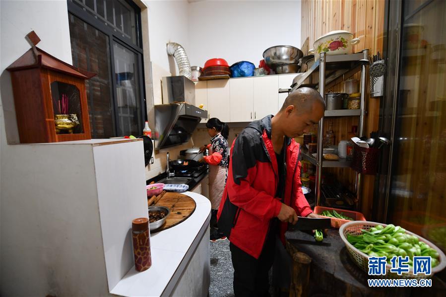 （圖文互動）（8）鄉(xiāng)村攝影師、鄉(xiāng)村&ldquo;模特&rdquo;、民宿店主&mdash;&mdash;鄉(xiāng)村旅游推動婺源農(nóng)民生活方式發(fā)生新變化