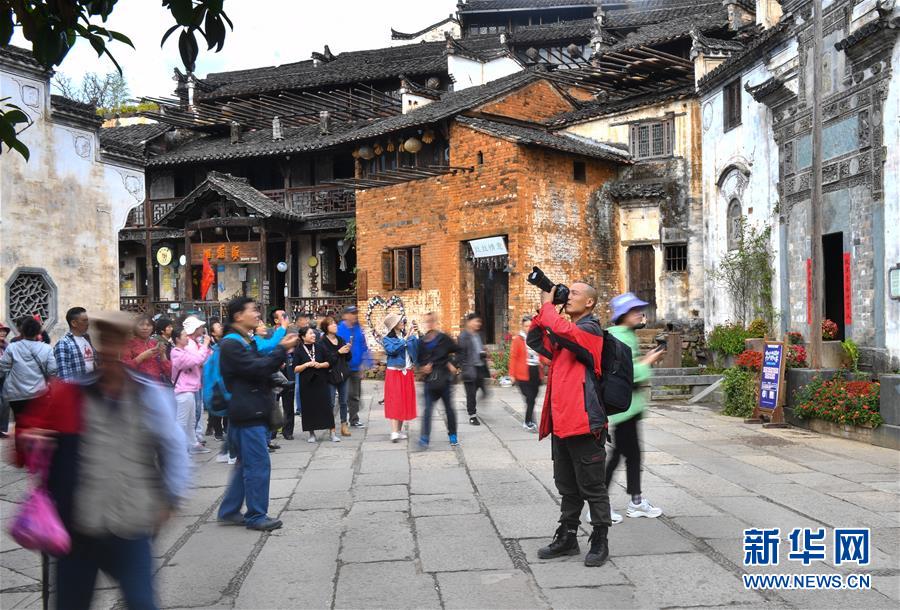 （圖文互動）（11）鄉(xiāng)村攝影師、鄉(xiāng)村&ldquo;模特&rdquo;、民宿店主&mdash;&mdash;鄉(xiāng)村旅游推動婺源農(nóng)民生活方式發(fā)生新變化