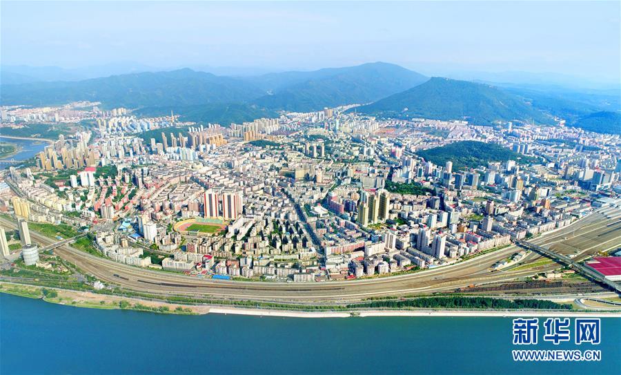 (新華全媒頭條·四中全會精神在基層·圖文互動(dòng))(1)沖破衰退循環(huán) 引領(lǐng)生態(tài)崛起——東北老工業(yè)基地城市本溪綠色轉(zhuǎn)型煥發(fā)朝氣