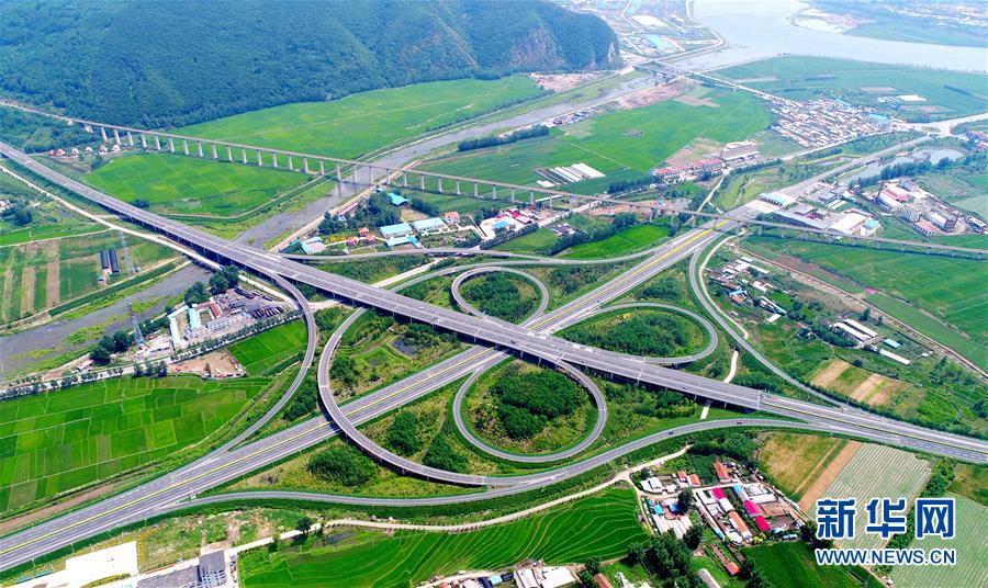 (新華全媒頭條·四中全會精神在基層·圖文互動(dòng))(3)沖破衰退循環(huán) 引領(lǐng)生態(tài)崛起——東北老工業(yè)基地城市本溪綠色轉(zhuǎn)型煥發(fā)朝氣