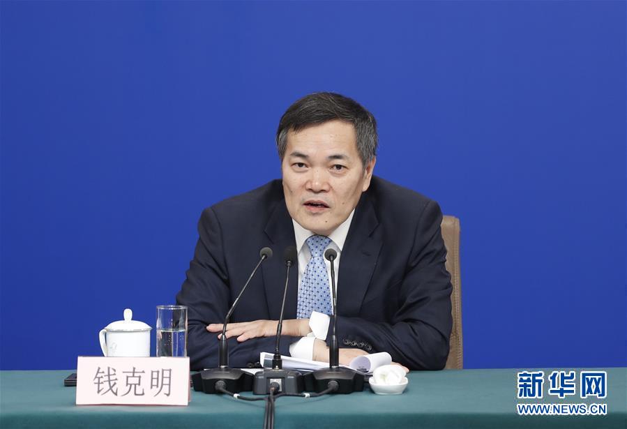 （兩會&middot;XHDW）（6）商務部部長鐘山等就&ldquo;促進形成強大國內(nèi)市場 推動全方位對外開放&rdquo;答記者問