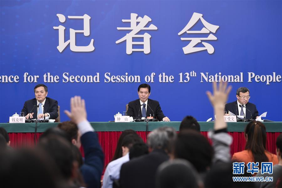 （兩會&middot;XHDW）（11）商務部部長鐘山等就&ldquo;促進形成強大國內市場 推動全方位對外開放&rdquo;答記者問