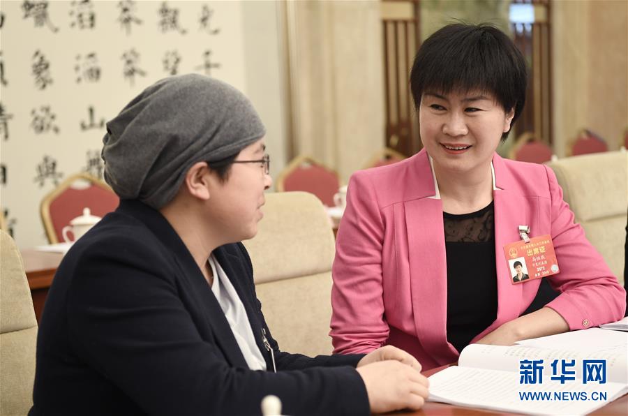 （兩會(huì)&middot;圖片故事）（4）全國(guó)人大代表馬恒燕：讓城鄉(xiāng)學(xué)生共享&ldquo;互聯(lián)網(wǎng)+教育&rdquo;優(yōu)質(zhì)資源