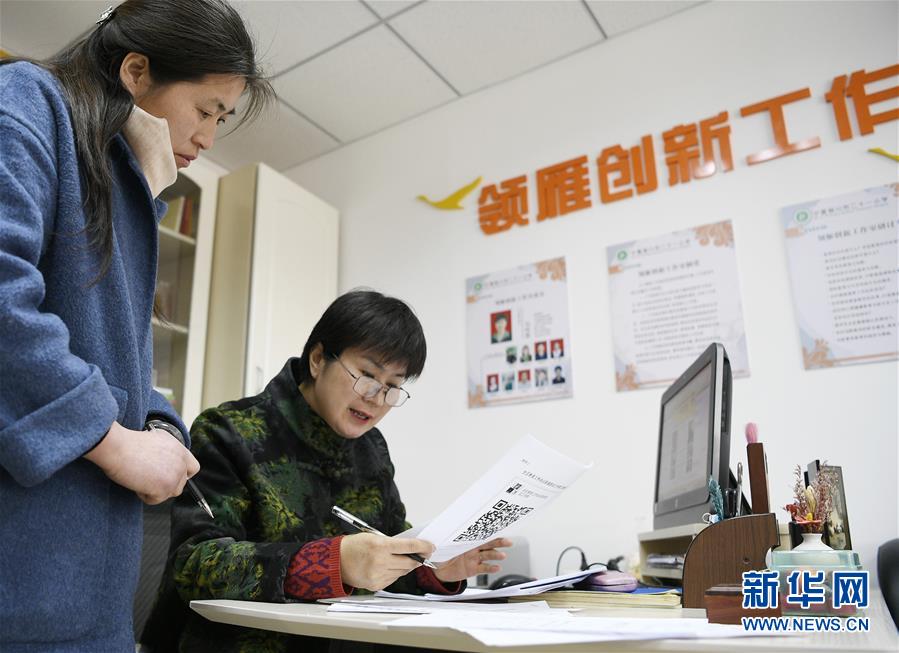 （兩會&middot;圖片故事）（9）全國人大代表馬恒燕：讓城鄉(xiāng)學生共享&ldquo;互聯(lián)網(wǎng)+教育&rdquo;優(yōu)質(zhì)資源