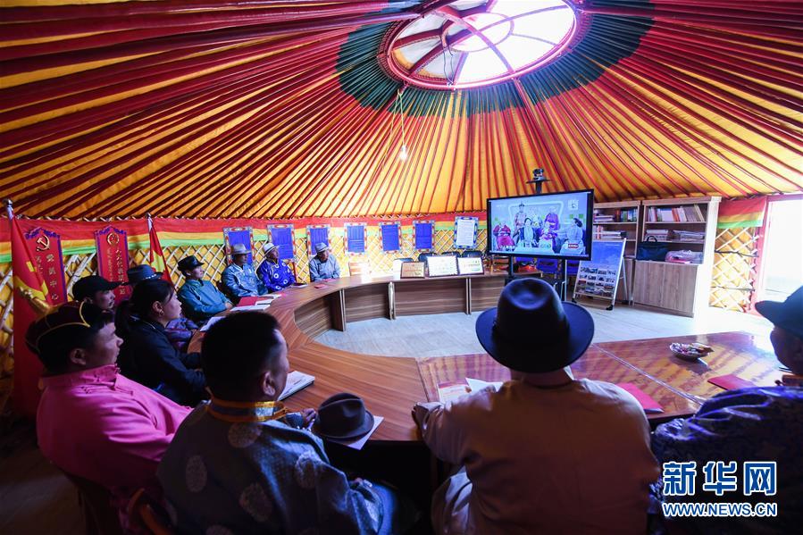 （新華全媒頭條&middot;圖文互動(dòng)）（3）為基層松綁減負(fù)　促干部擔(dān)當(dāng)作為&mdash;&mdash;以習(xí)近平同志為核心的黨中央推進(jìn)&ldquo;基層減負(fù)年&rdquo;工作綜述