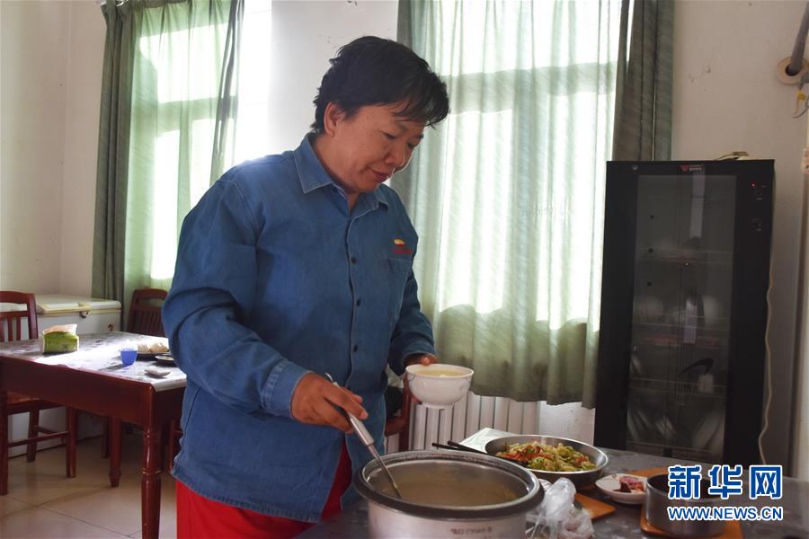 （新華全媒頭條&middot;圖文互動）（10）塔克拉瑪干的&ldquo;播綠使者&rdquo;&mdash;&mdash;中科院新疆生態與地理研究所高級工程師常青的故事