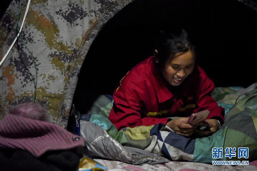 （新春走基層&middot;圖文互動）（6）寒冬里，&ldquo;沙漠玫瑰&rdquo;猶自綻放