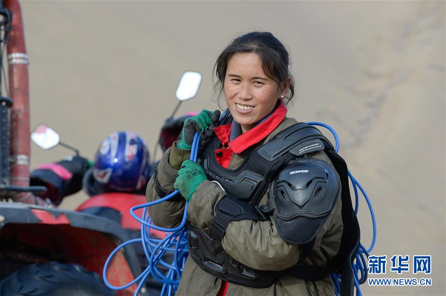 （新春走基層&middot;圖文互動）（8）寒冬里，&ldquo;沙漠玫瑰&rdquo;猶自綻放