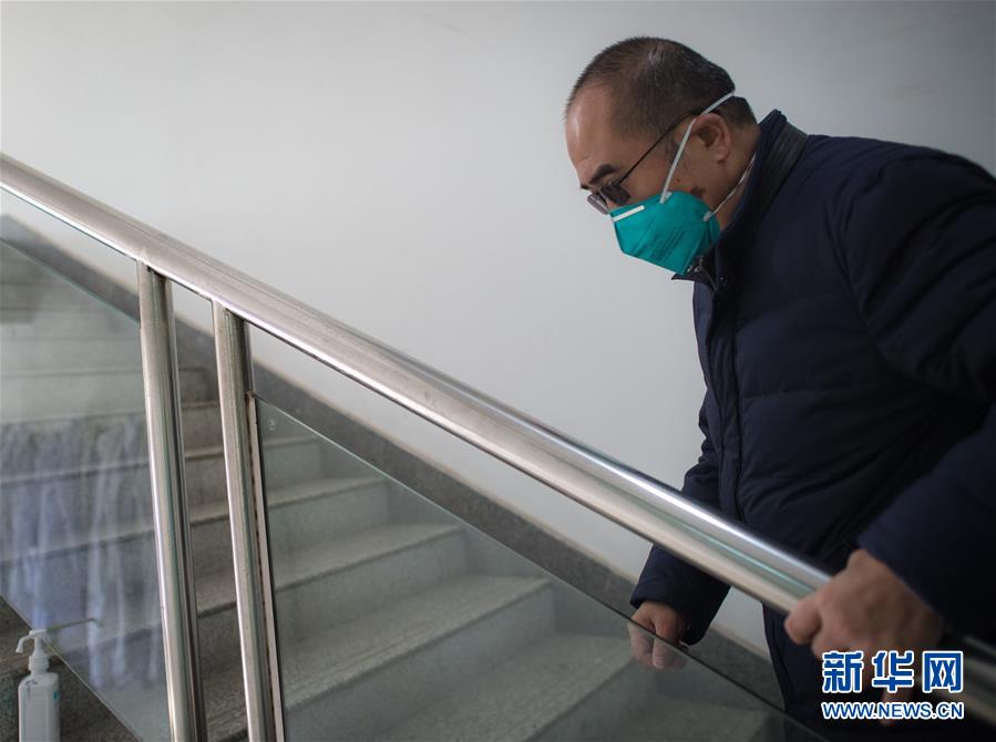 （新華全媒頭條&middot;聚焦疫情防控&middot;圖文互動）（11）拼漸凍生命 與疫魔競速&mdash;&mdash;記疫情&ldquo;風暴眼&rdquo;中武漢金銀潭醫院院長張定宇