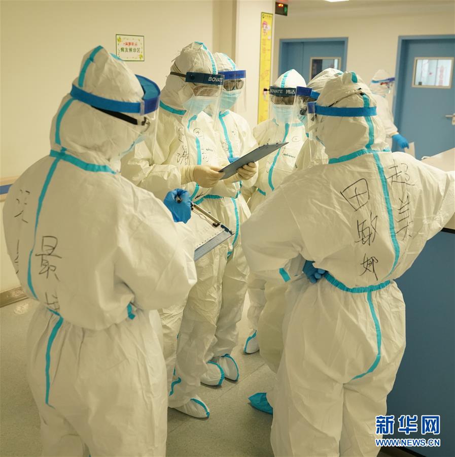 （新華全媒頭條·圖文互動）（8）“與國家同舟，與人民共濟(jì)”——新冠肺炎重癥救治同濟(jì)醫(yī)院戰(zhàn)“疫”直擊