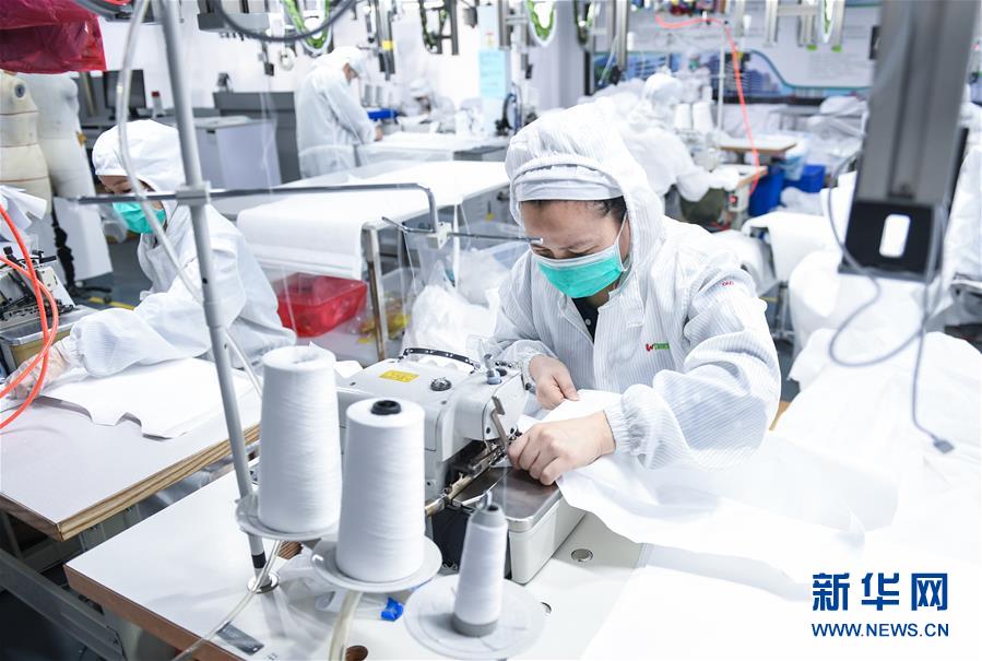 （聚焦疫情防控&middot;圖文互動）（2）把最好的留給最需要的醫(yī)護(hù)人員&mdash;&mdash;深圳醫(yī)療物資企業(yè)生產(chǎn)見聞