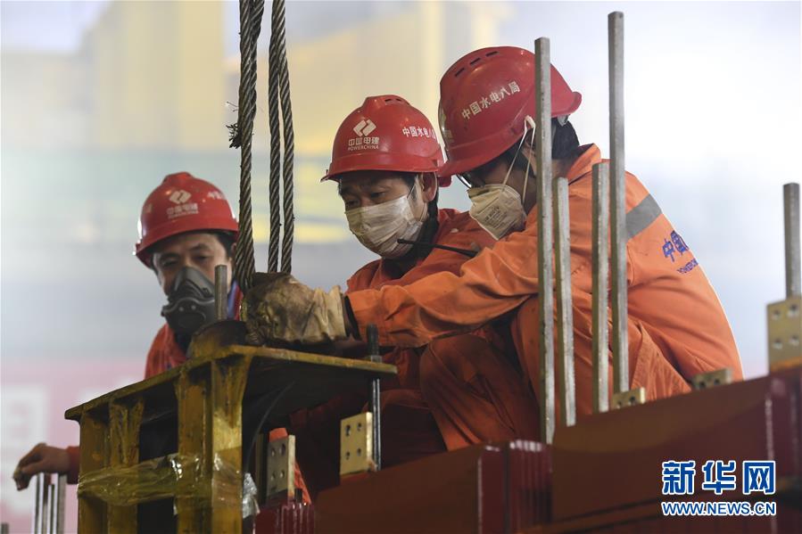 （抓好經(jīng)濟(jì)發(fā)展 應(yīng)對(duì)復(fù)雜局面&middot;圖文互動(dòng)）（2）把疫情造成的損失降到最小&mdash;&mdash;廣西生產(chǎn)一線見聞