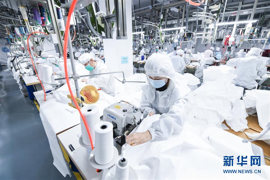 （新華全媒頭條&middot;在習(xí)近平新時代中國特色社會主義思想指引下&mdash;&mdash;新時代新作為新篇章&middot;圖文互動）（12）同心戰(zhàn)&ldquo;疫&rdquo;彰顯人民至上&mdash;&mdash;各地各部門貫徹落實習(xí)近平總書記重要指示精神統(tǒng)籌推進(jìn)疫情防控和經(jīng)濟(jì)社會發(fā)展 