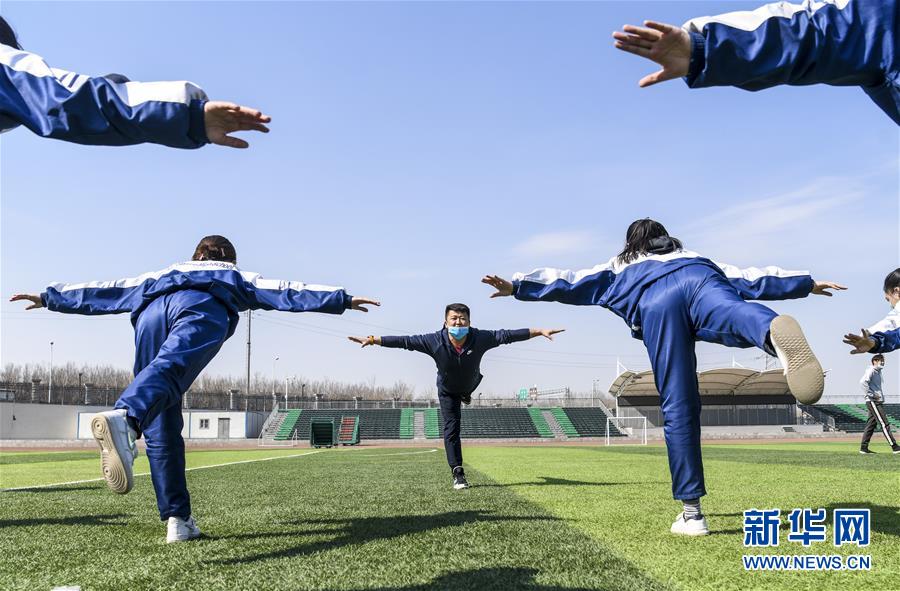 （圖文互動(dòng)）（8）“早”安同學(xué)，“早”安老師！——新疆初高中畢業(yè)班復(fù)課一周回訪見聞