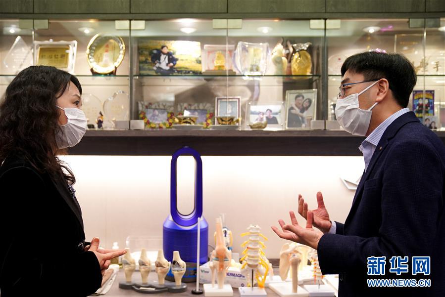 （香港故事·圖文互動）（2）從“非典”到新冠，一位香港醫生親歷的兩次抗疫