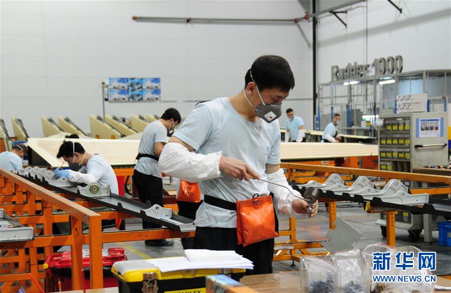 （在習近平新時代中國特色社會主義思想指引下&mdash;&mdash;新時代新作為新篇章&middot;習近平總書記關切事&middot;圖文互動）（3）按下復工復產&ldquo;快進鍵&rdquo;