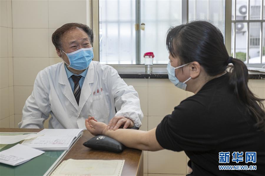 （代表委員履職·圖文互動）（4）“履職與行醫，都要精益求精”——全國政協委員吳煥淦履職記